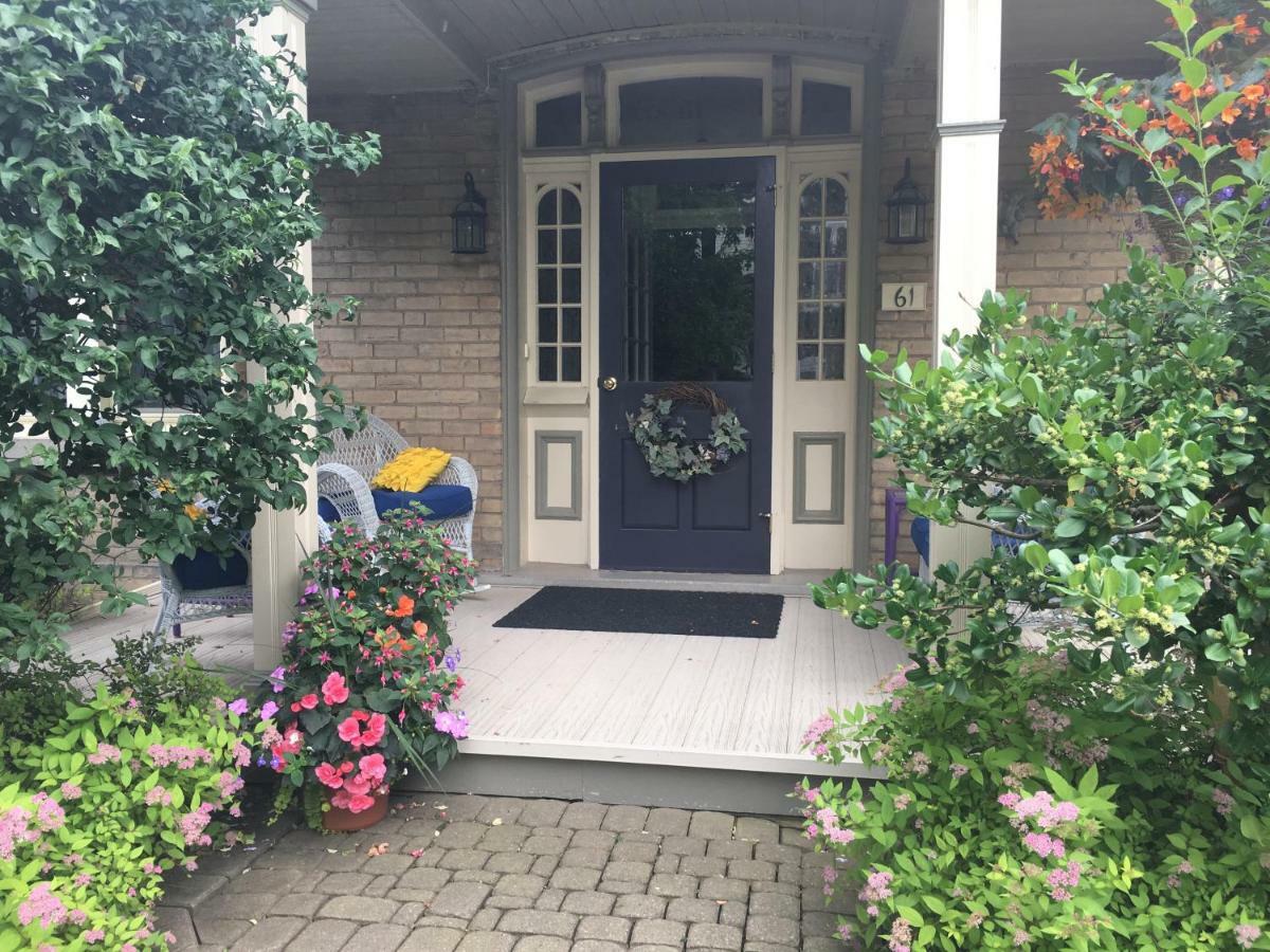 Cottage On Caledonia Bed & Breakfast Stratford Exterior photo